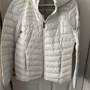 G.H. Bass & Co. White Packable Quilted Puffer Jacket with Hood